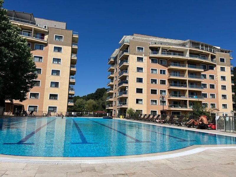 PIPERA - APT 2 CAMERE DE INCHIRIAT - langa padure cu piscina